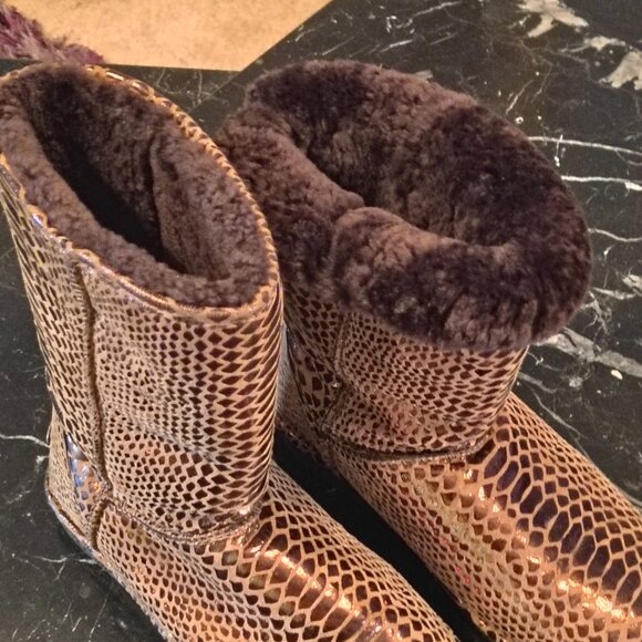 Bearpaw boots - Picture 2 of 4